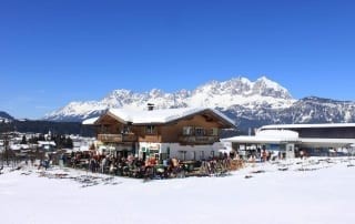 Skihütte mit Blick auf den Wilden Kaiser
